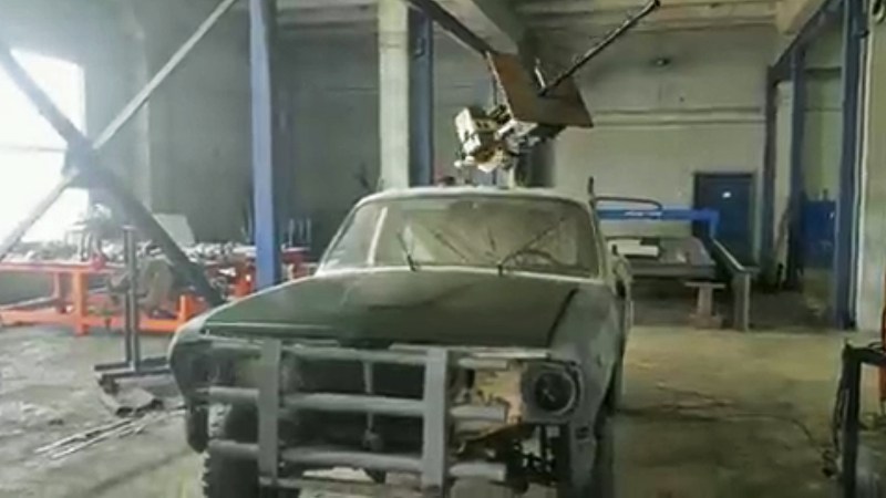 Volga Sedan Turned Into Machine Gun-Toting Tactical Vehicle By Ukrainian Forces