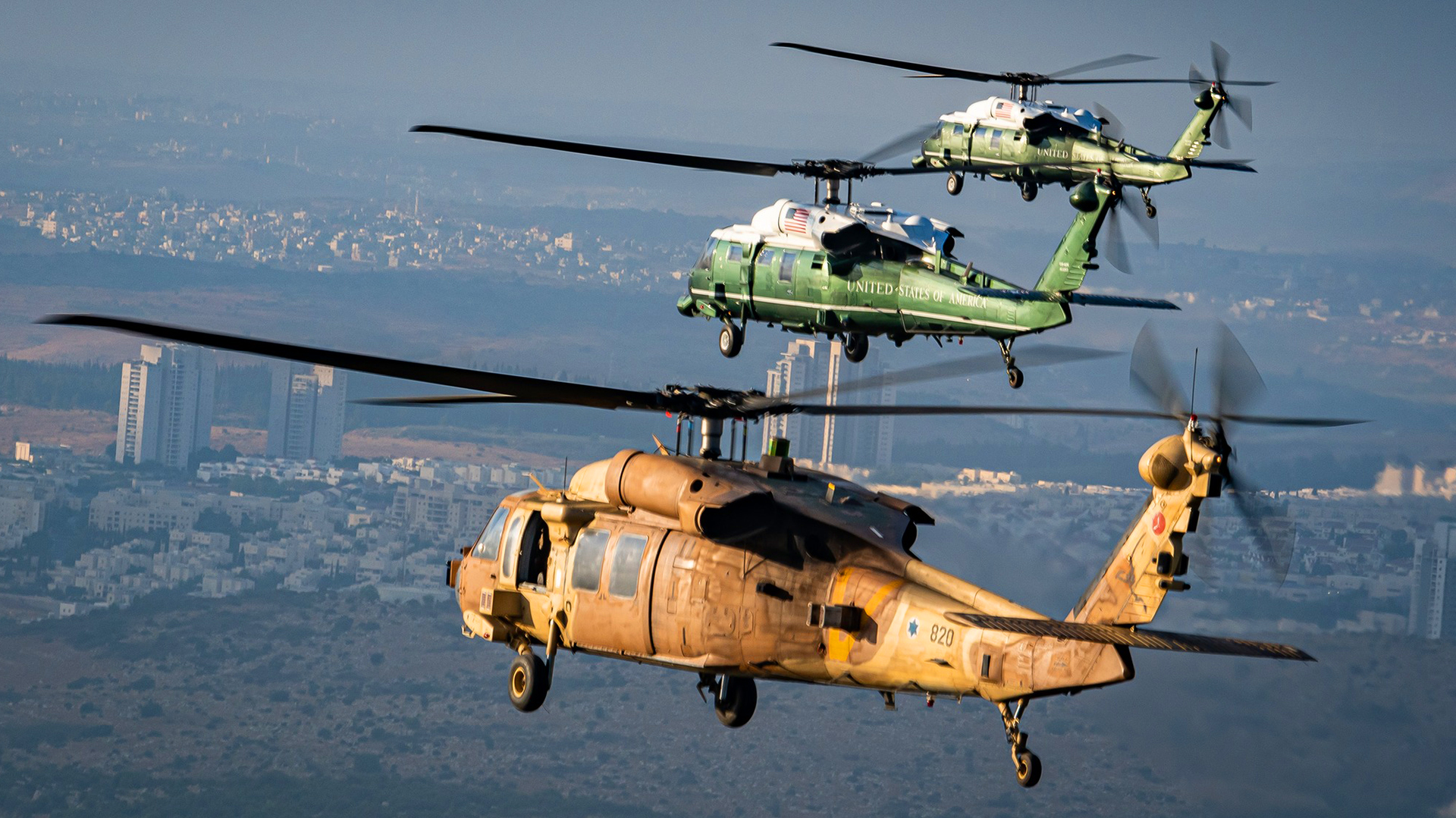 Israeli Black Hawks Escort Marine One In These Stunning Images