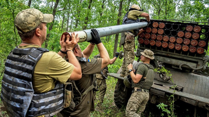 MLRS Ukraine troops