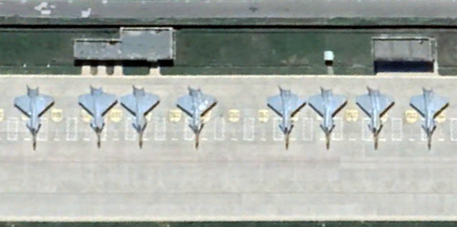 J-20_decoy_topshot