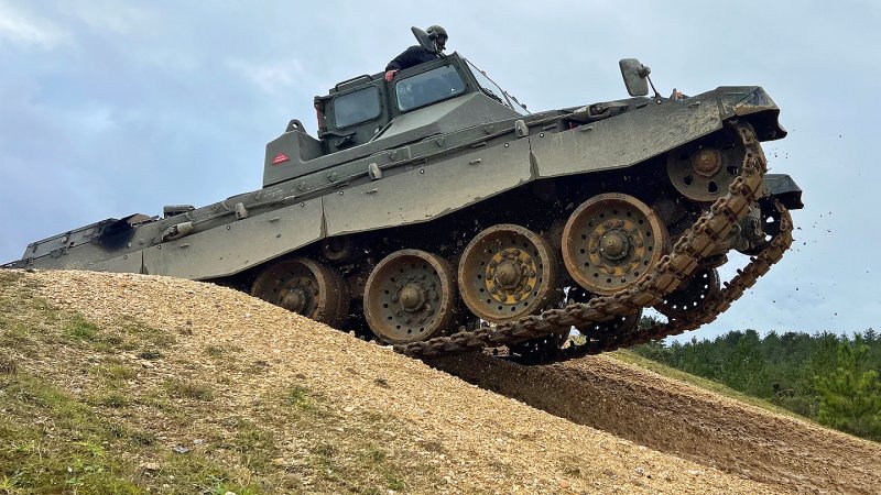 Challenger tank trainer ukraine