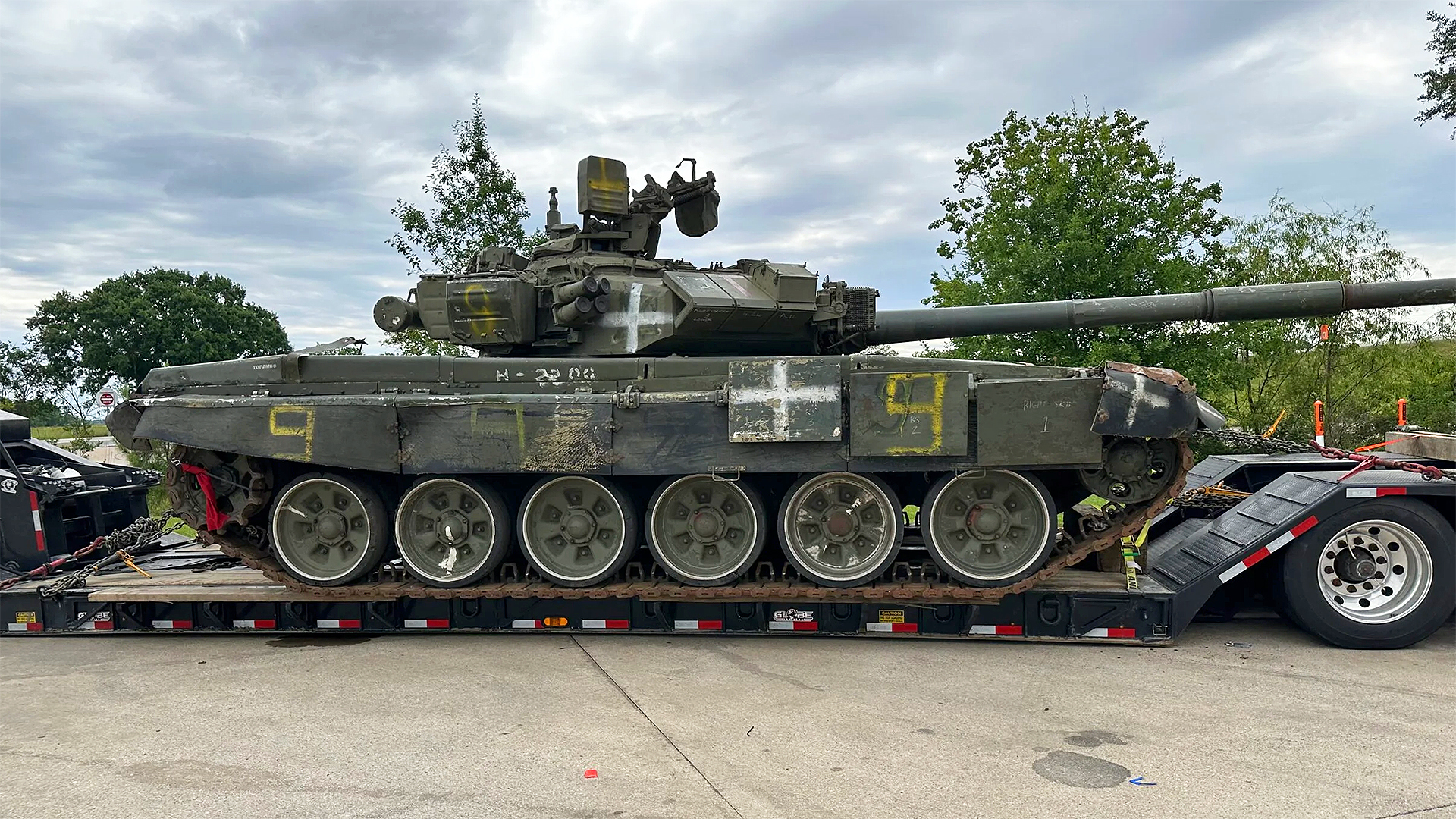 A Russian T-90A tank was left at a Lousiana truck stop after a truck hauling it broke down.