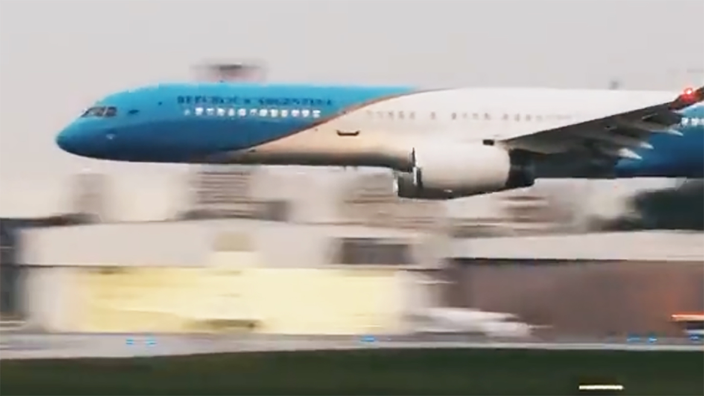 Argentina low flying 757