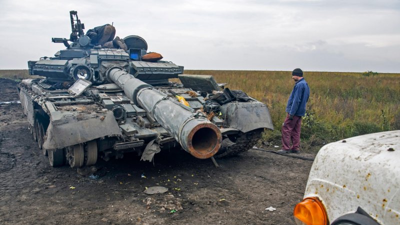 CAPTURED RUSSIAN T-72