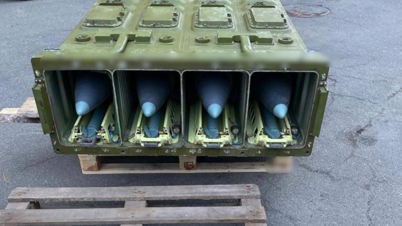 Ukrainian police recovered Tor air defense missiles and turned them over to the military.