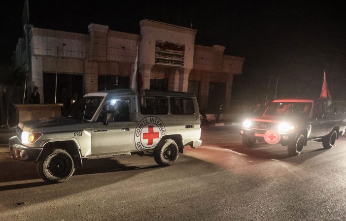 24 November 2023, Palestinian Territories, Rafah: Red Cross vehicles, believed to be carrying hostages abducted by Hamas militants during the October 7th attack on Israel, arrive at the Rafah border, amid a hostages-prisoners swap deal between Hamas and Israel, in the southern Gaza Strip