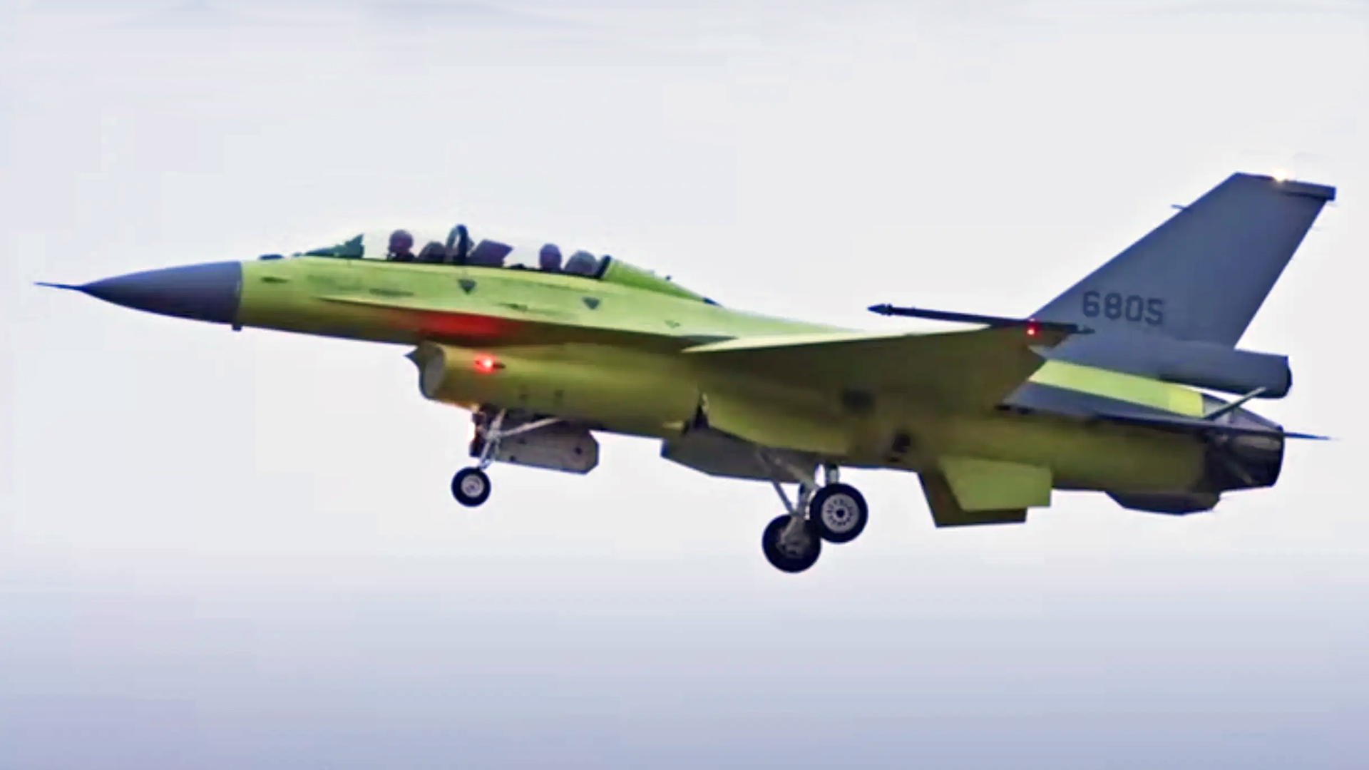 Taiwan's Final Upgraded F-16V Completes Test Flights - ワープロ専用機