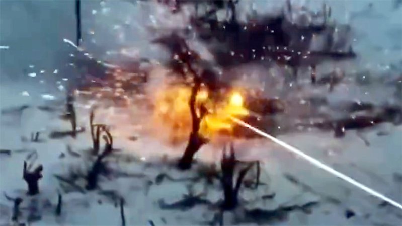 New video shows a Ukrainian Bradley Fighting Vehicle mauling a Russian T-90M Breakout tank.