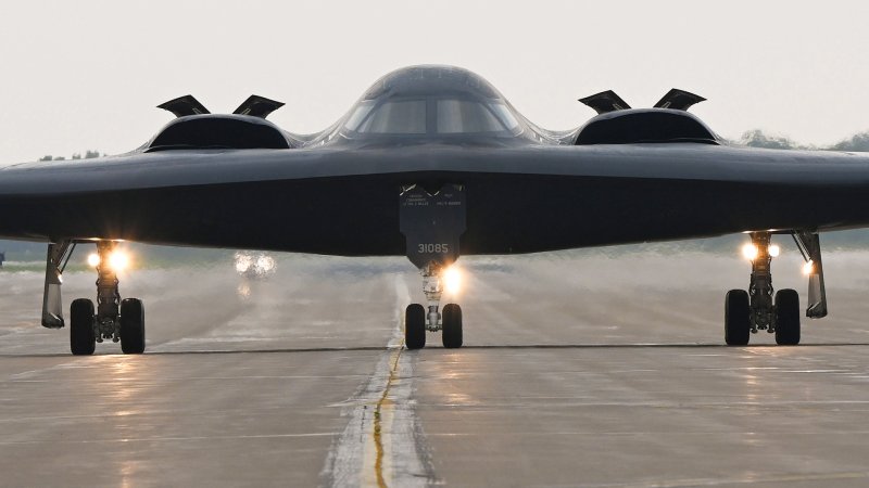 A B-2 Spirit taxis at Whiteman Air Force Base