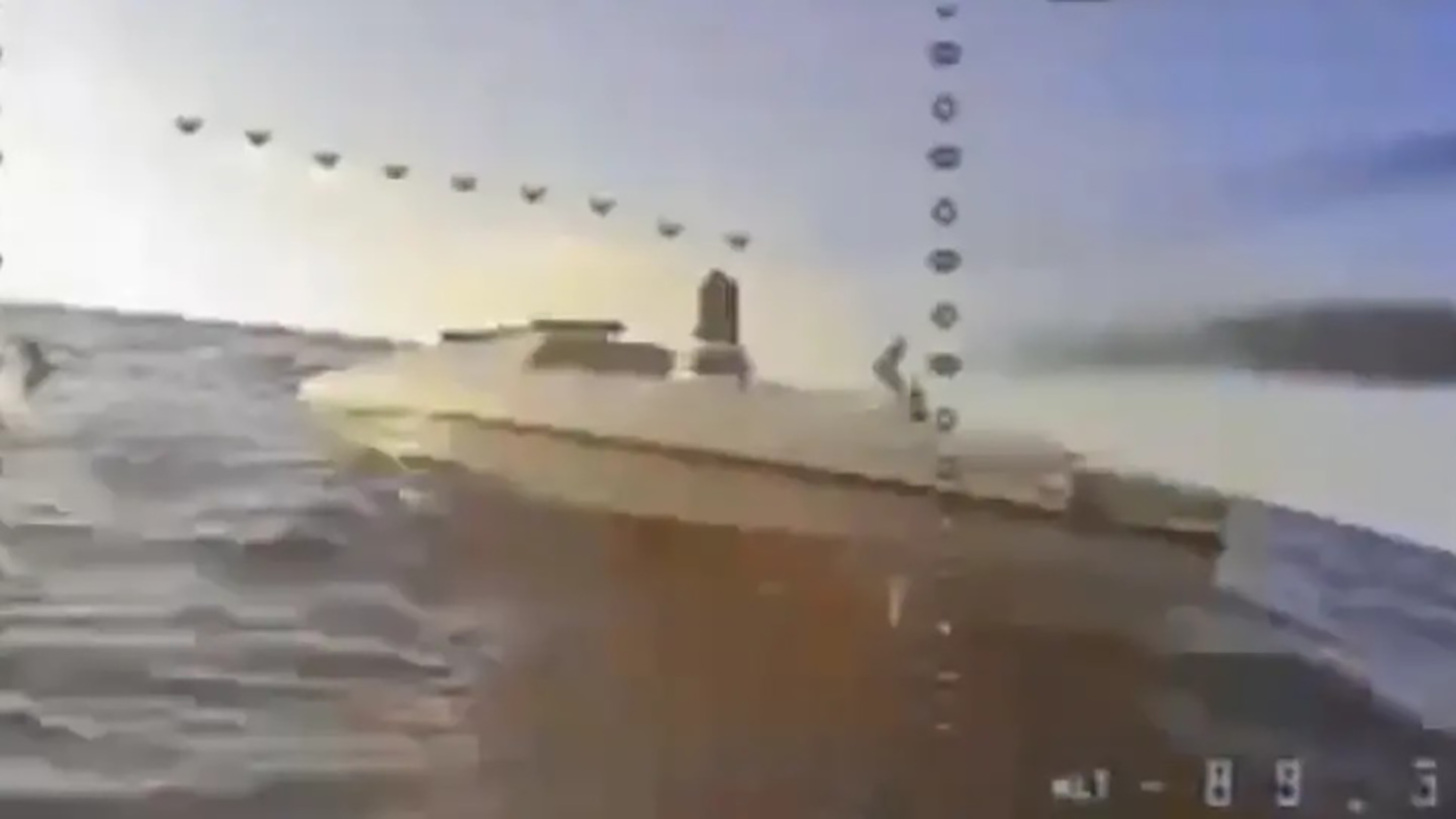 New video purports to show the first Russian FPV drone attack on a Ukrainian sea drone.