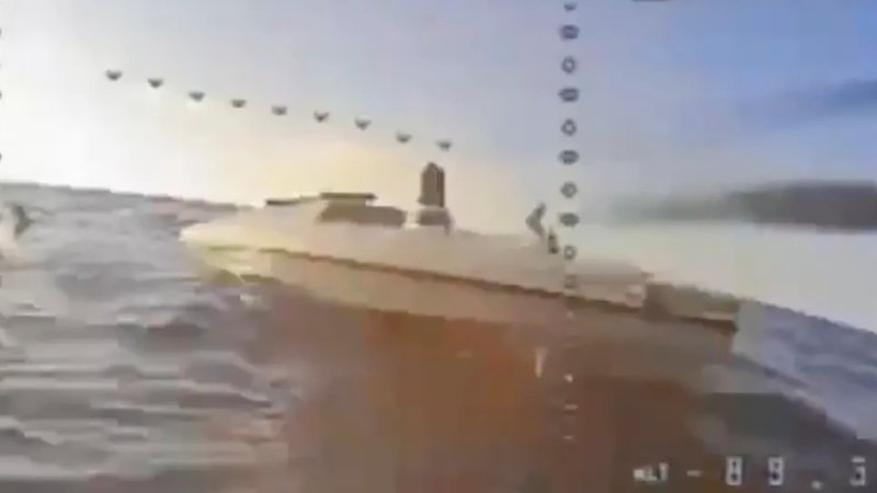 New video purports to show the first Russian FPV drone attack on a Ukrainian sea drone.