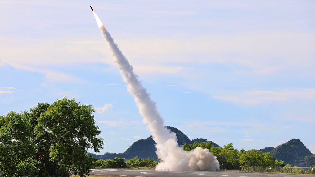 On June 16, 2024 3d Multi-Domain Task Force and 1-181 Field Artillery Regiment of the Tennessee National Guard employed the U.S. Army Autonomous Multi-Domain Launcher (AML) and the Precision Strike Missile (PrSM) as part of the Valiant Shield 24 Combined Joint SINKEX. The AML and PrSm engaged a maritime target alongside other joint assets during the SINKEX. The VS24 SINKEX is the first employment of both the AML and the PrSM outside of the U.S and is a significant milestone in the Army’s continuing development of long-range fires capabilities.