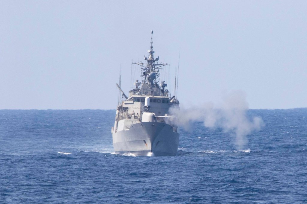 210312-N-QD512-1033 MEDITERRANEAN SEA (March 12, 2021) The Hellenic Navy Hydra-class frigate HS Psara (F 494) fires its 5-inch gun during a live-fire exercise with the Arleigh Burke-class guided-missile destroyer USS Mitscher (DDG 57), March 12, 2021. Mitscher is operating with the Ike Carrier Strike Group on a routine deployment in the U.S. Sixth Fleet area of operations in support of U.S. national interests and security in Europe and Africa. (U.S. Navy photo by Mass Communication Specialist 2nd Class Kaleb J. Sarten/Released)