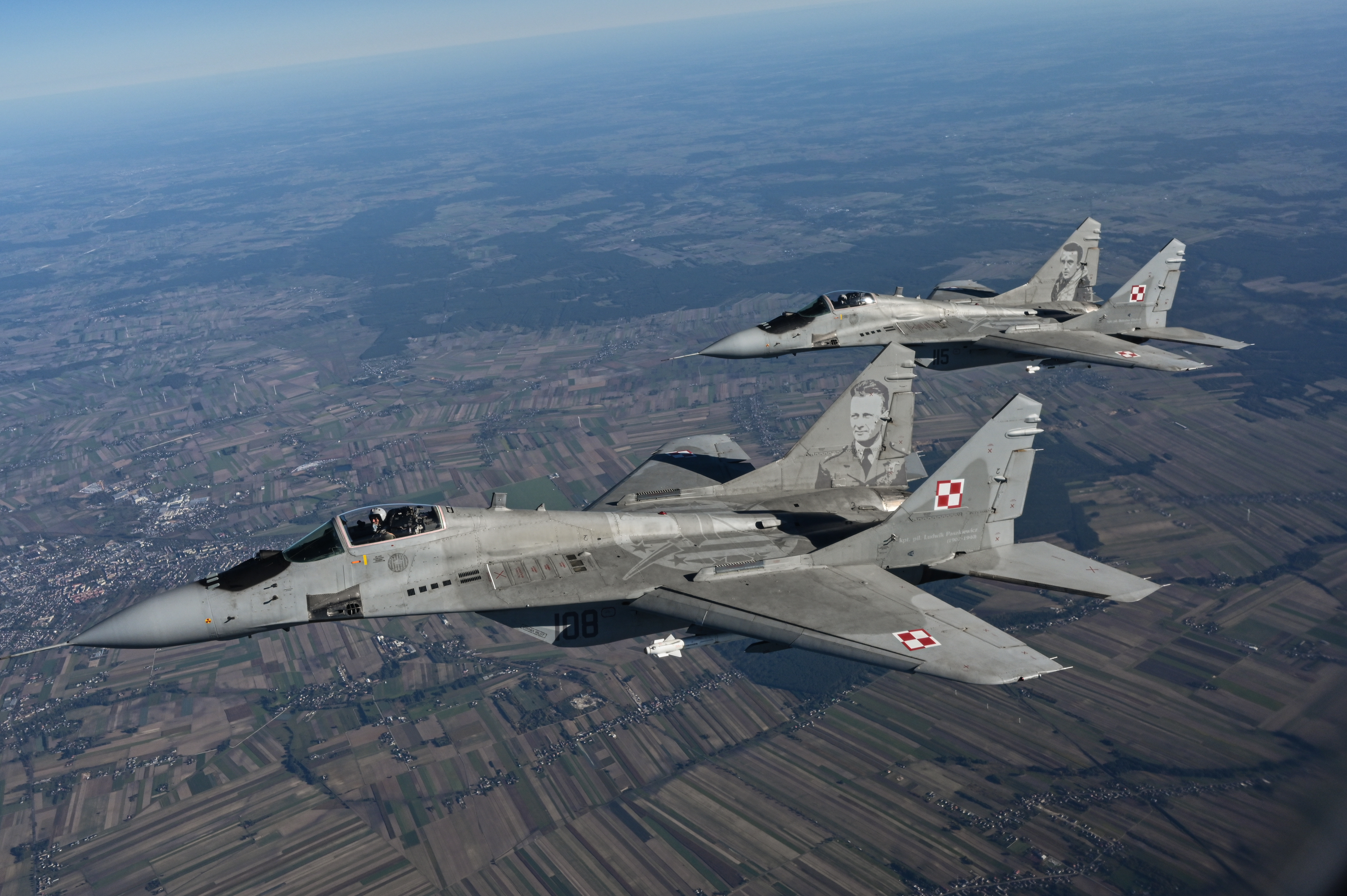 LASK, POLAND - OCTOBER 12 : A Raftor F22 from US Air Force, F 16 fighter jets and MIG 29 of the Polish Air Force take part in a NATO Air Force military drill on October 12, 2022 in Lask, Poland. (Photo by Stringer/Anadolu Agency via Getty Images)