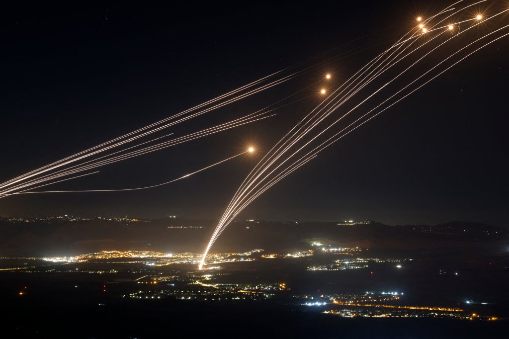 TOPSHOT - Rockets fired from southern Lebanon are intercepted by Israel's Iron Dome air defence system over the Upper Galilee region in northern Israel, on August 4, 2024, amid ongoing cross-border clashes between Israeli troops and Lebanon's Hezbollah fighters. Middle East tensions soared Saturday as Iran and its allies readied their response to the assassination of Hamas's political leader, blamed on Israel, spurring fears of a regional war. (Photo by Jalaa MAREY / AFP) (Photo by JALAA MAREY/AFP via Getty Images)