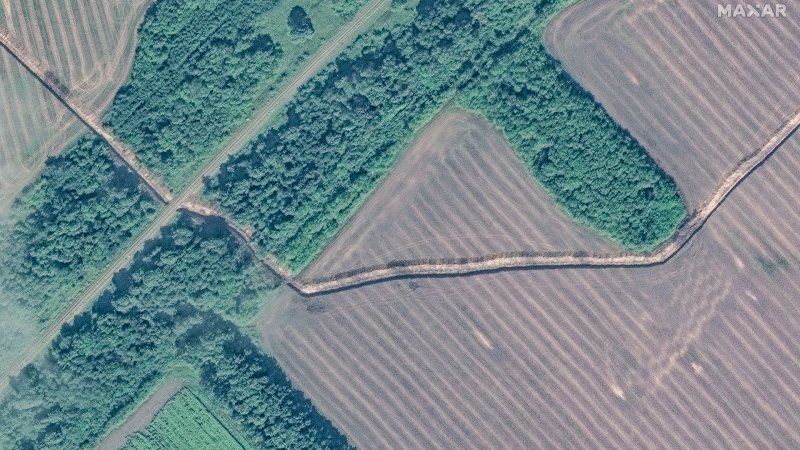 As Ukrainian forces push north in Kursk Oblast, Russia is building trenches to blunt their offensive.