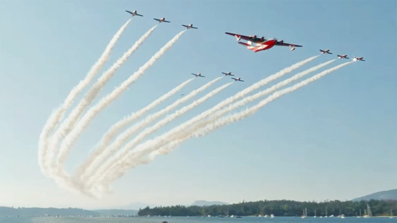 The legendary Martin Mars flying boat Hawaii Mars has made a spectacular final flight, taking it from its long-time home on Sproat Lake in British Columbia, Canada, to see out its retirement in a museum in the same state. Originally developed for the U.S. Navy and the war in the Pacific, the huge aircraft found a niche as a water bomber with Coulson Aviation but had not flown in this role since 2015.