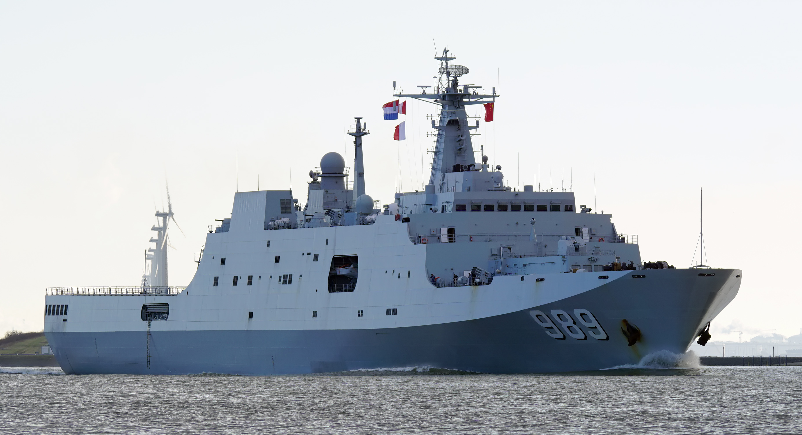 Laser Weapon on type 071.