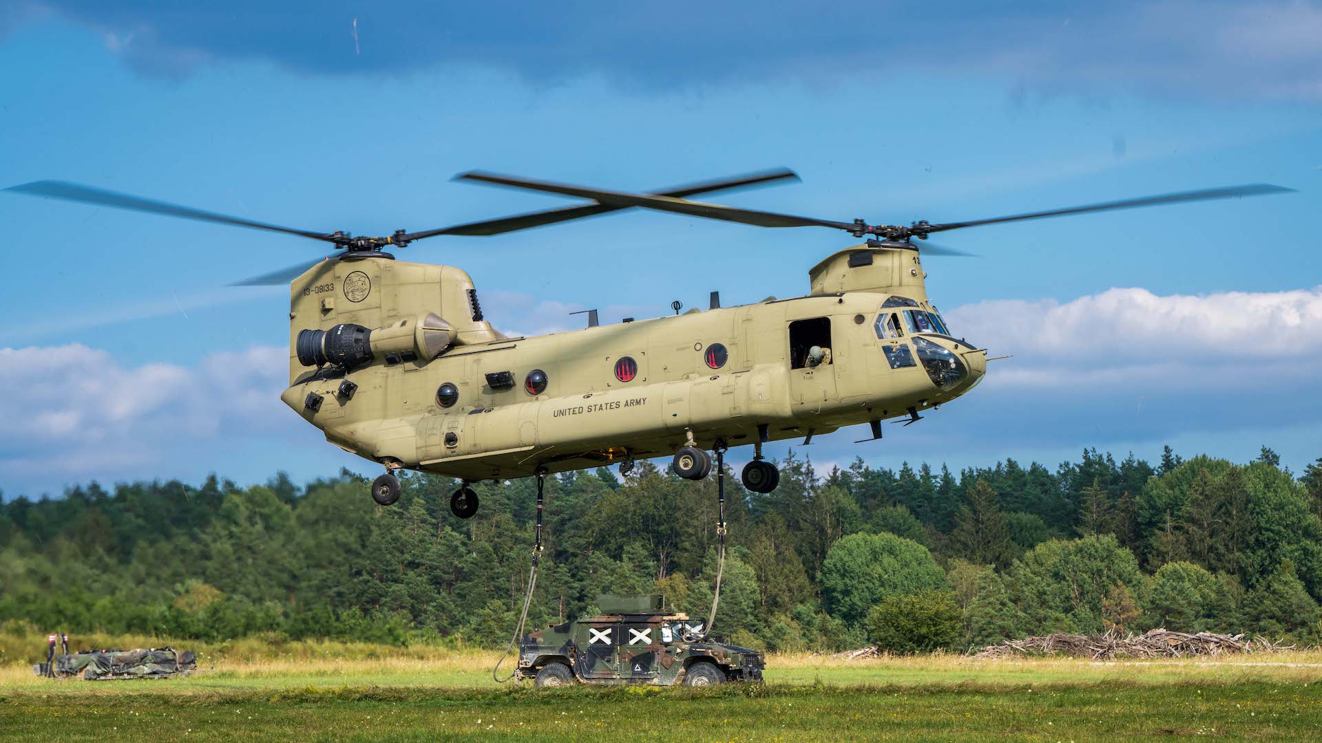 A CH-47 Chinook from B Co "Big Windy," 1-214th General Support Aviation Battalion lifts a 173rd Airborne Brigade tactical vehicle during Saber Junction 20 at Grafenwöhr Training on Aug. 5.