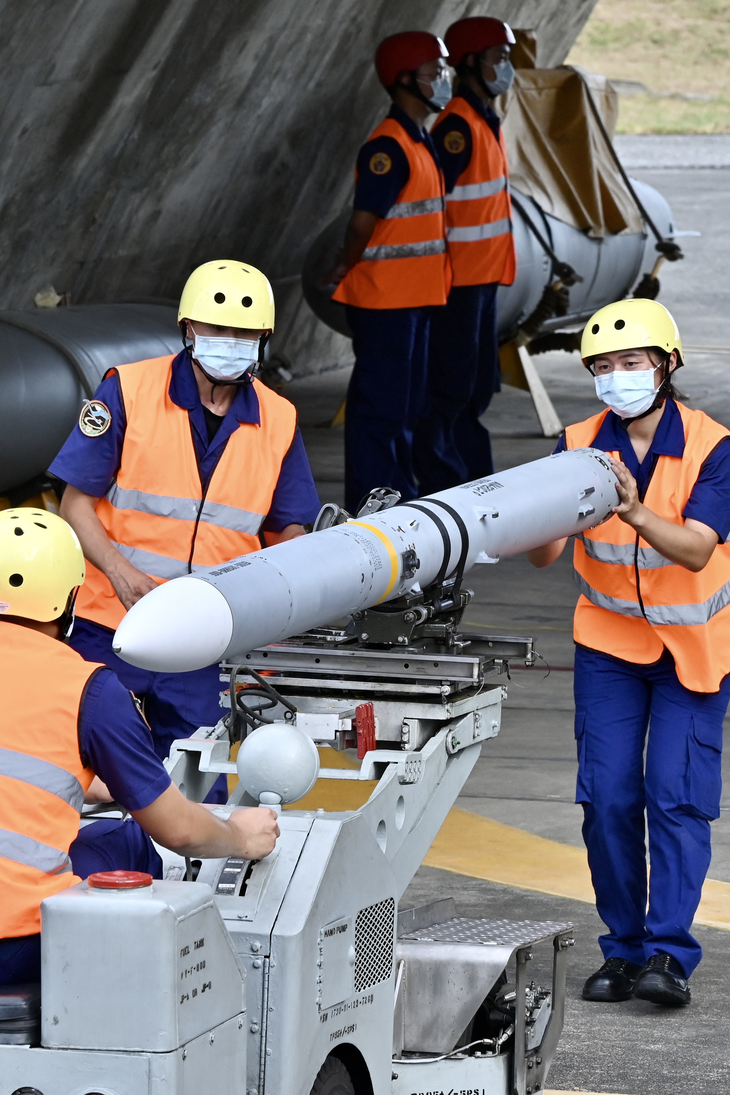 Air Force soldiers prepare to load a US made AIM-120 AMRAAM air-to-air missile onto a F-16V fighter jet during a drill at Hualien Air Force base on August 17, 2022. (Photo by Sam Yeh / AFP) (Photo by SAM YEH/AFP via Getty Images)