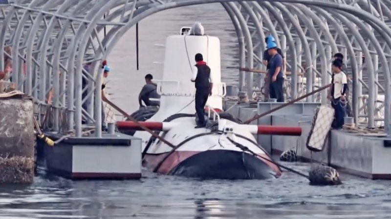 New imagery of Taiwan’s homegrown Huilong uncrewed underwater vehicle (UUV) reveals new details, including a pair of apparent tornedo tubes, indicating a possible combat capability. At this stage, it seems the submarine is intended as a testbed, rather than for a combat role, but the development does point to the growing ambitions of the Taiwanese Navy in terms of underwater warfare.