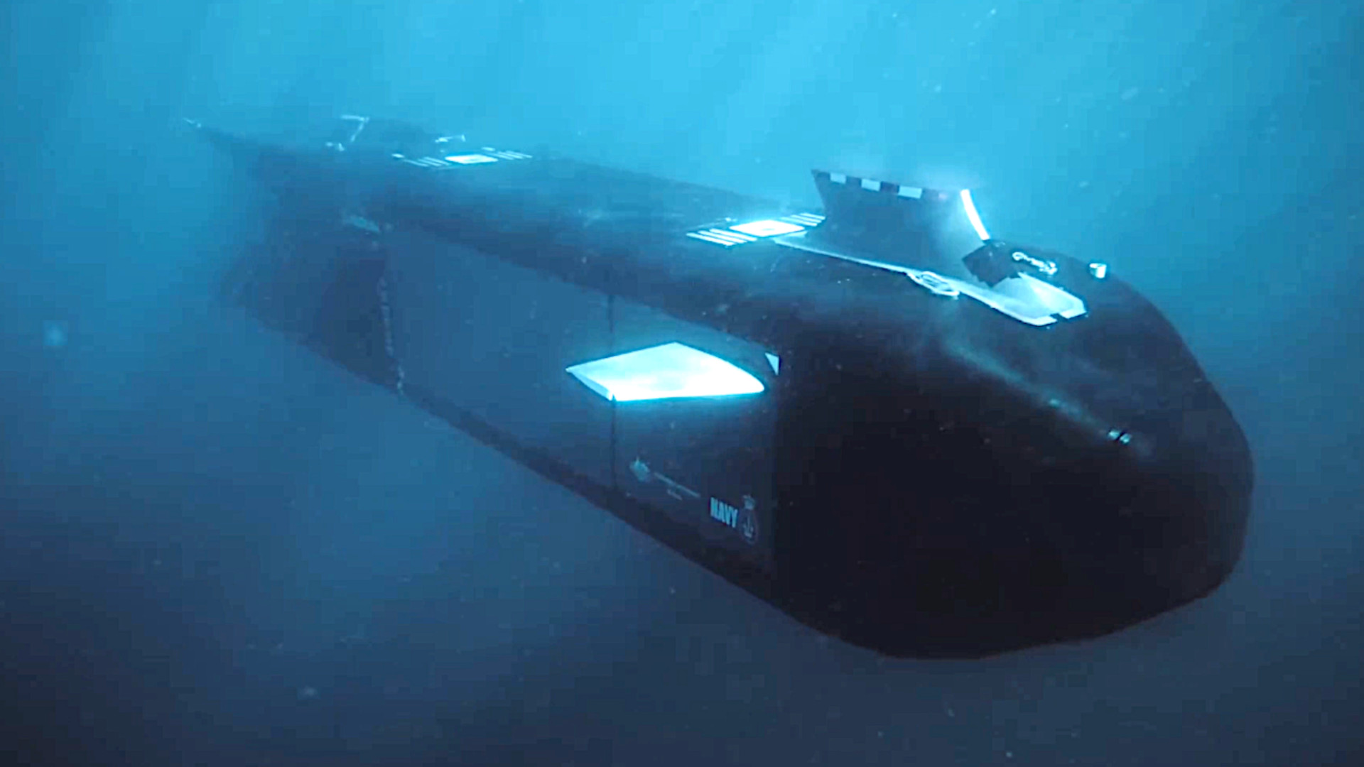 Ahora hemos podido echar un primer vistazo al vehículo submarino autónomo extragrande (XL-AUV) Ghost Shark bajo el agua gracias a la demostración de capacidades autónomas marítimas Autonomous Warrior 2024 en Australia.