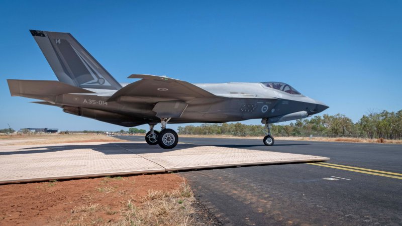 The Royal Australian Air Force, or RAAF has experimented with a new rapidly laid temporary surface, making it easier to conduct expeditionary aircraft operations, something that is of increasing relevance across the Indo-Pacific region. The trial, which used a temporary surface known as Dura-Base, involved an RAAF F-35A stealth fighter at RAAF Base Tindal, in Australia’s Northern Territory.