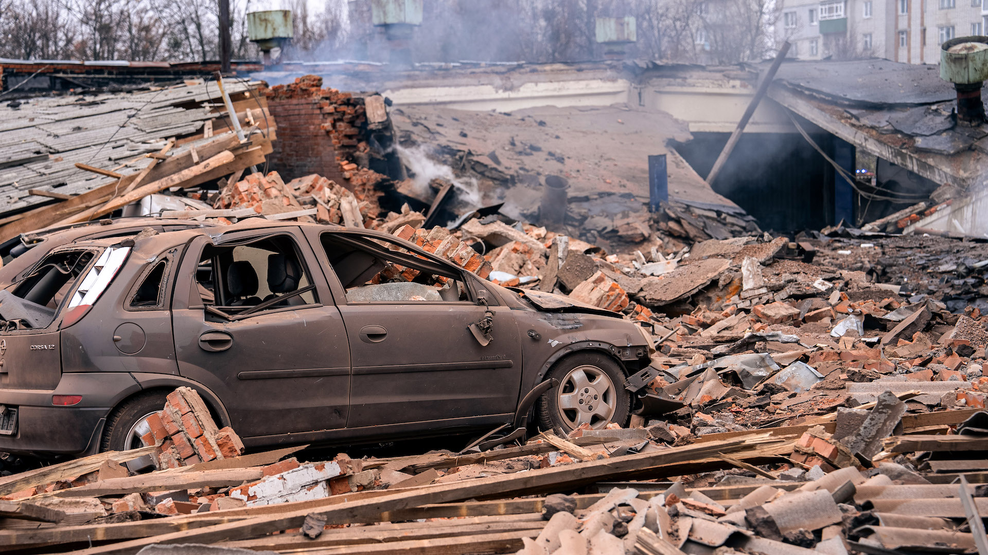 SUMY, UKRAINE - NOVEMBER 26: A destroyed car stands in a parking lot after a Russian missile attack on November 26, 2024 in Sumy, Ukraine. According to the acting mayor of Sumy, Artem Kobzar, the Russian army attacked the city with a missile. As a result of the strike, a residential multi-storey building was damaged and a parking lot was destroyed.