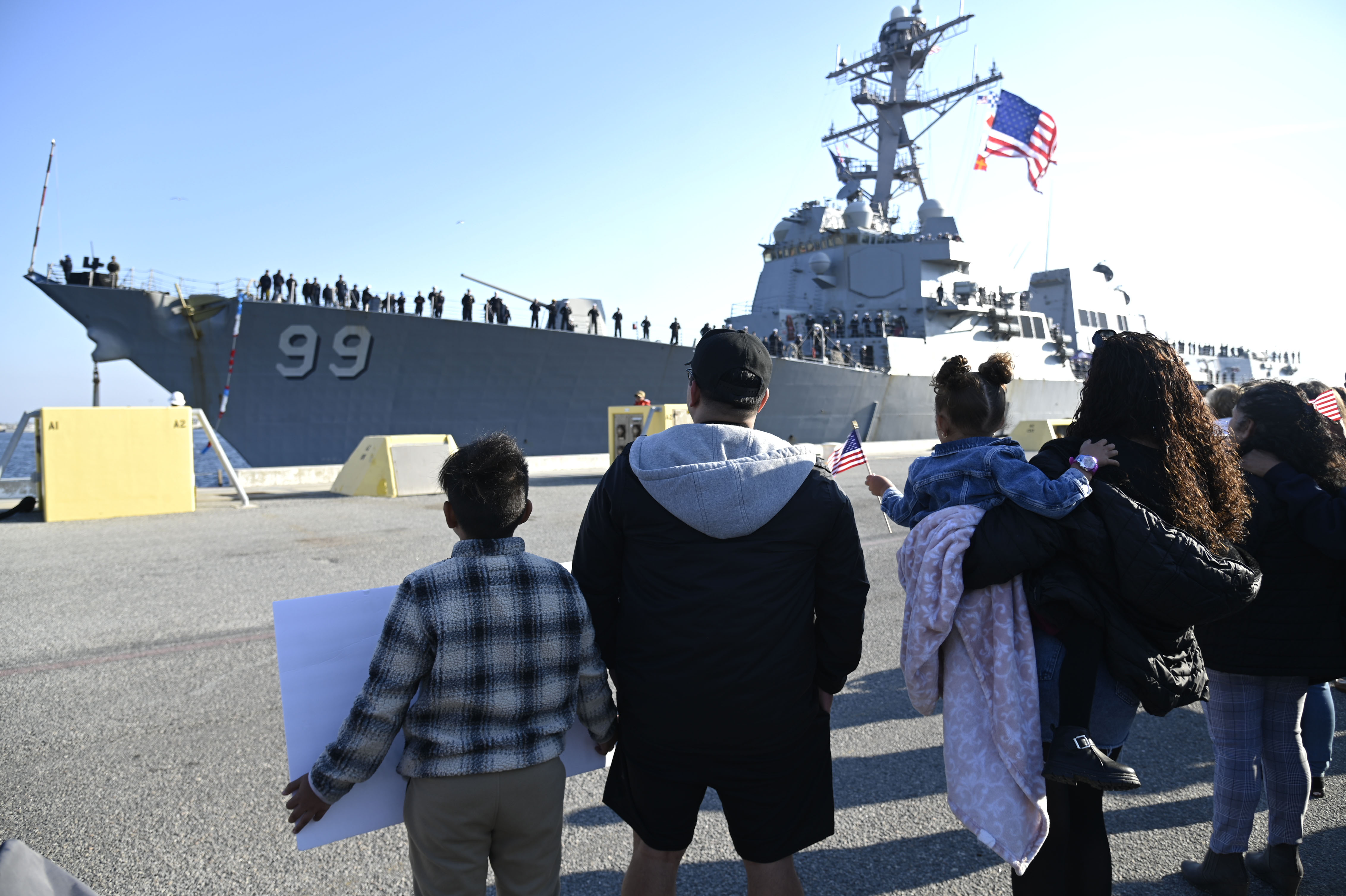 240203-N-DB801-1109 NAVAL STATION MAYPORT, Fla. (Feb. 3, 2024) – USS Farragut (DDG 99) moors at U.S. Naval Station Mayport, Fla., following a deployment to the U.S. Southern Command area of responsibility supporting Joint Interagency Task Force (JIATF)-South’s counter-narcotics operations in the Caribbean Sea. USNAVSOUTH/FOURTHFLT is the trusted maritime partner for Caribbean, Central and South America maritime forces leading to improved unity, security and stability. (U.S. Navy photo by Mass Communication Specialist 1st Class Steven Khor/Released)