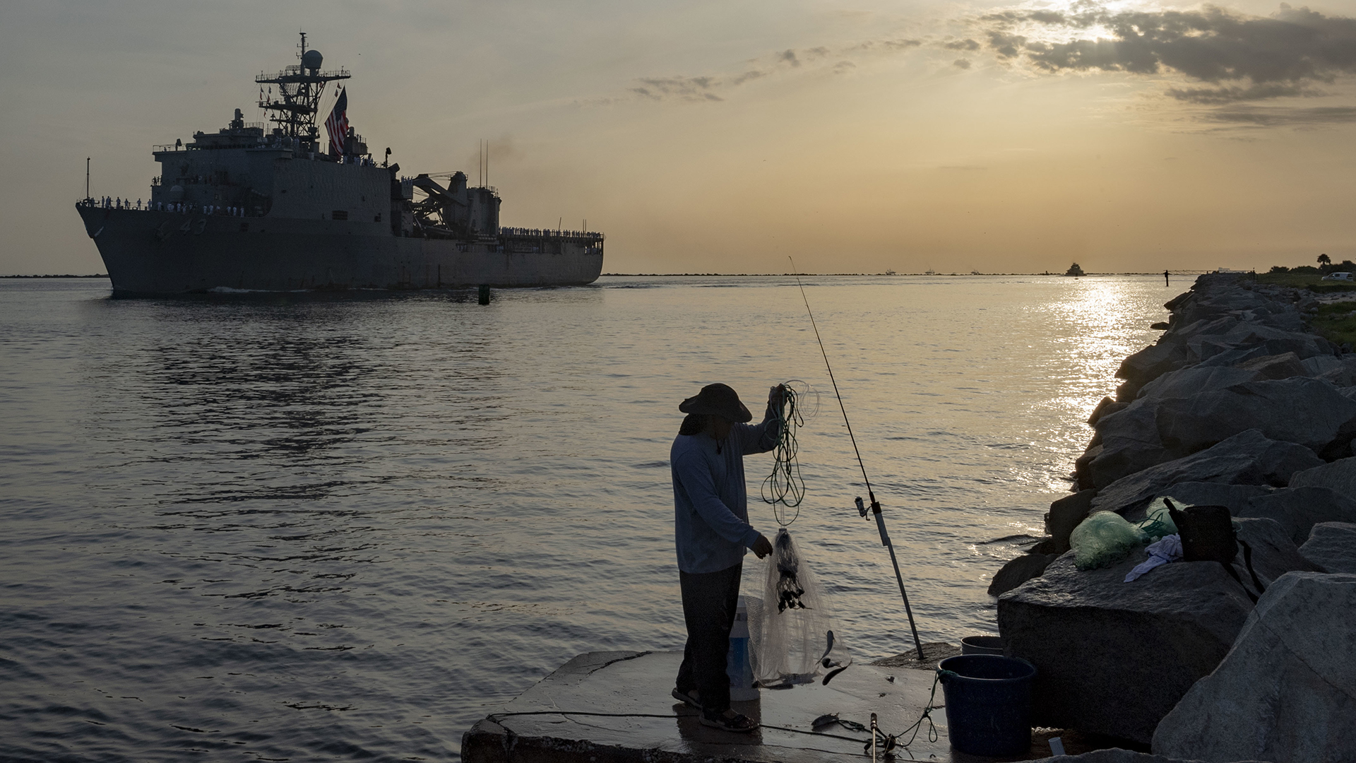 190718-N-KK394-1017 MAYPORT, Fla. (July 18, 2019) The Whidbey Island-class amphibious dock landing ship USS Fort McHenry (LSD 43) pulls into Naval Station Mayport, Fla. Fort McHenry completed a scheduled deployment as part of the Kearsarge Amphibious Ready Group in support of maritime security operations, crisis response and theater security cooperation, while also providing a forward naval presence. (U.S. Navy photo by Mass Communication Specialist 2nd Class Anderson W. Branch/Released)