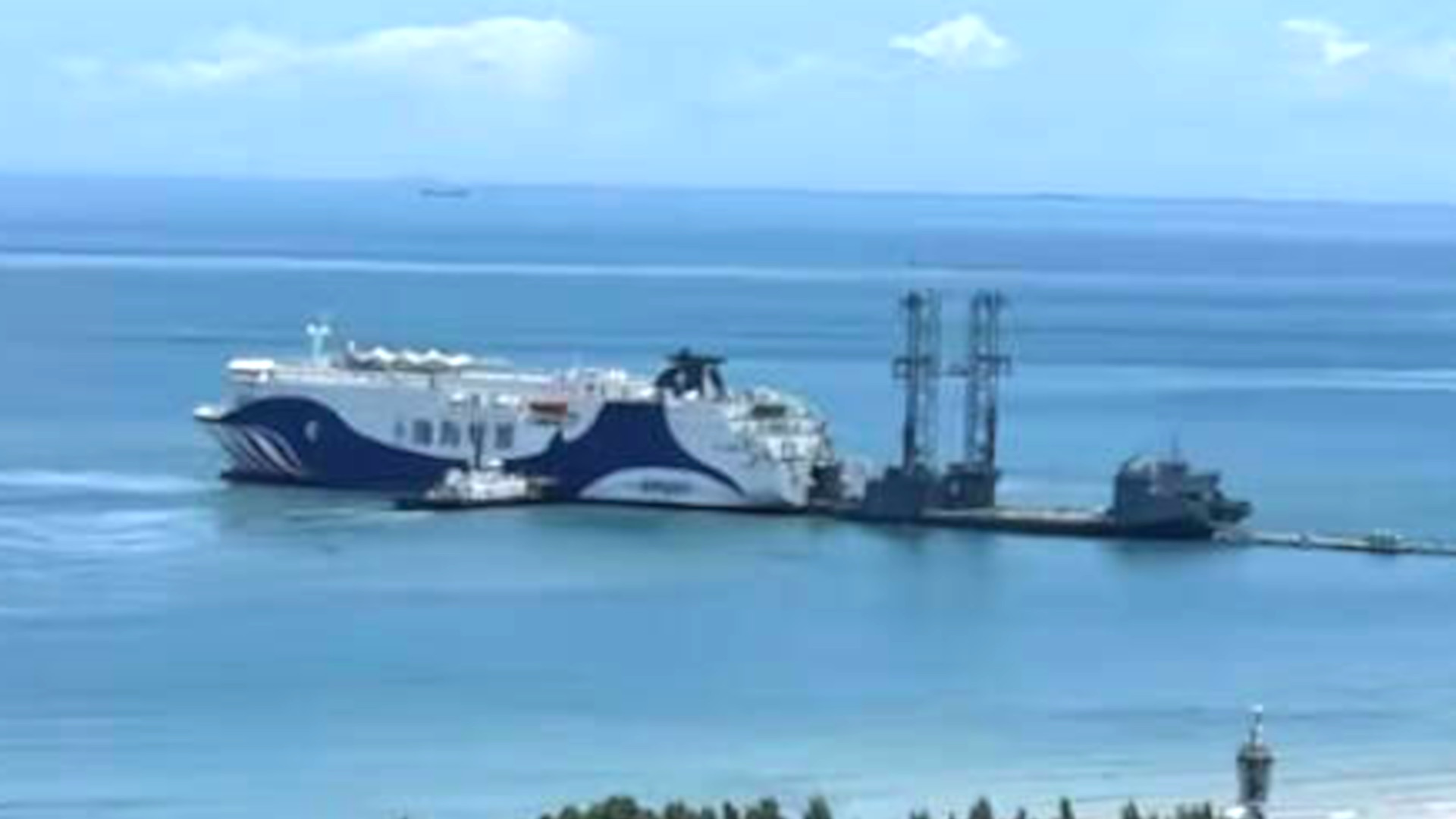 An image has appeared showing a Chinese commercial roll-on/roll-off (RO/RO) ferry linked to a temporary pier via a barge with jack-up supports. This follows the emergence of satellite imagery showing multiple similar, but different jack-up barges in various stages of construction at a shipyard in southeastern China.