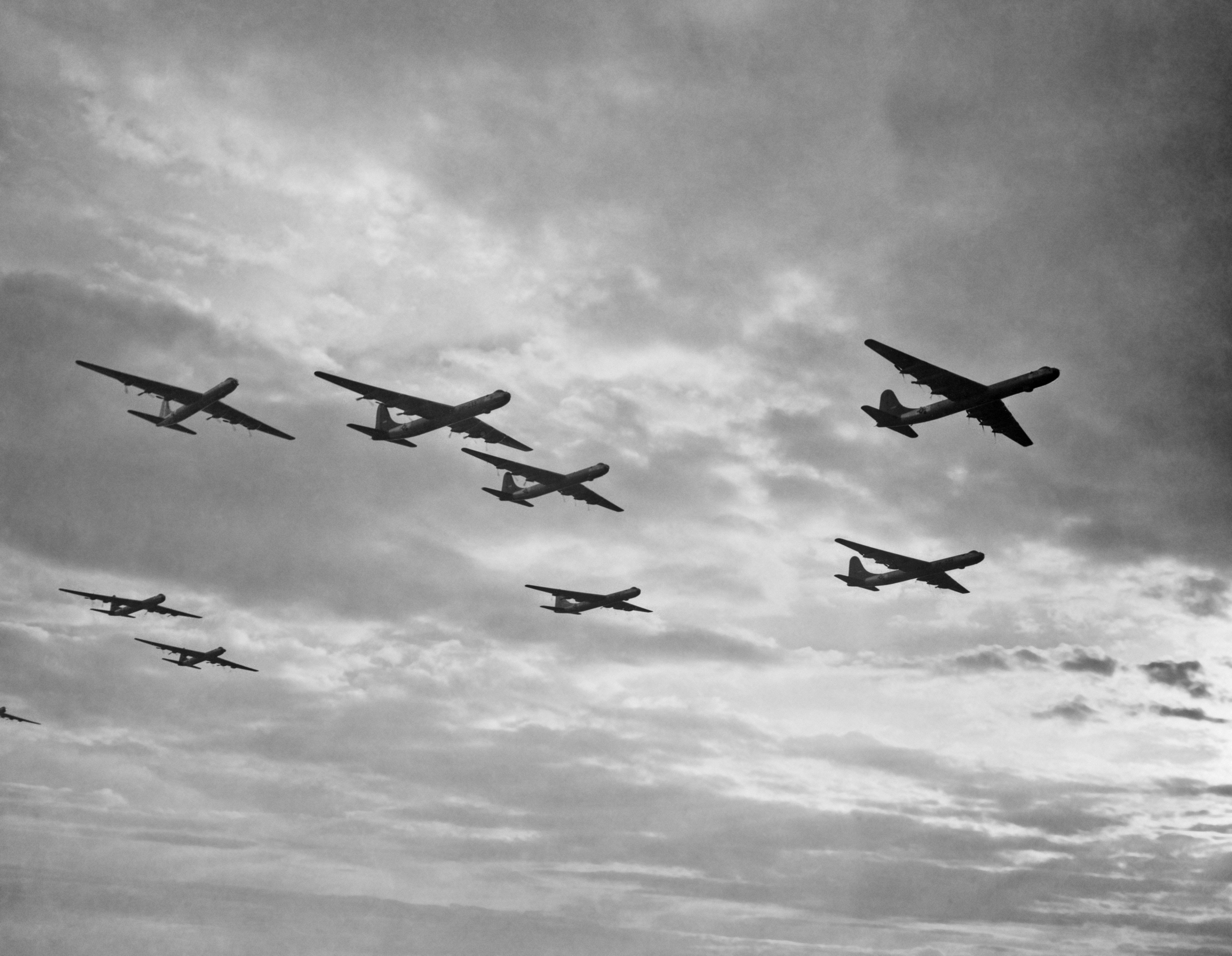 1950s CONSOLIDATED VULTEE B 36 STRATEGIC BOMBER PEACEMAKER AIRCRAFT OF UNITED STATES AIR FORCE SAC FLYING IN FORMATION 1949 1959 (Photo by H. Armstrong Roberts/ClassicStock/Getty Images)