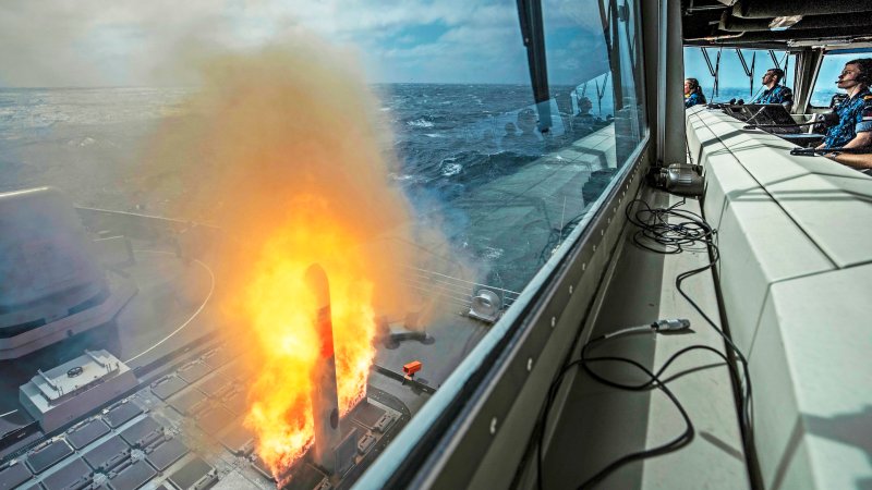 Dutch frigate fires Tomahawk