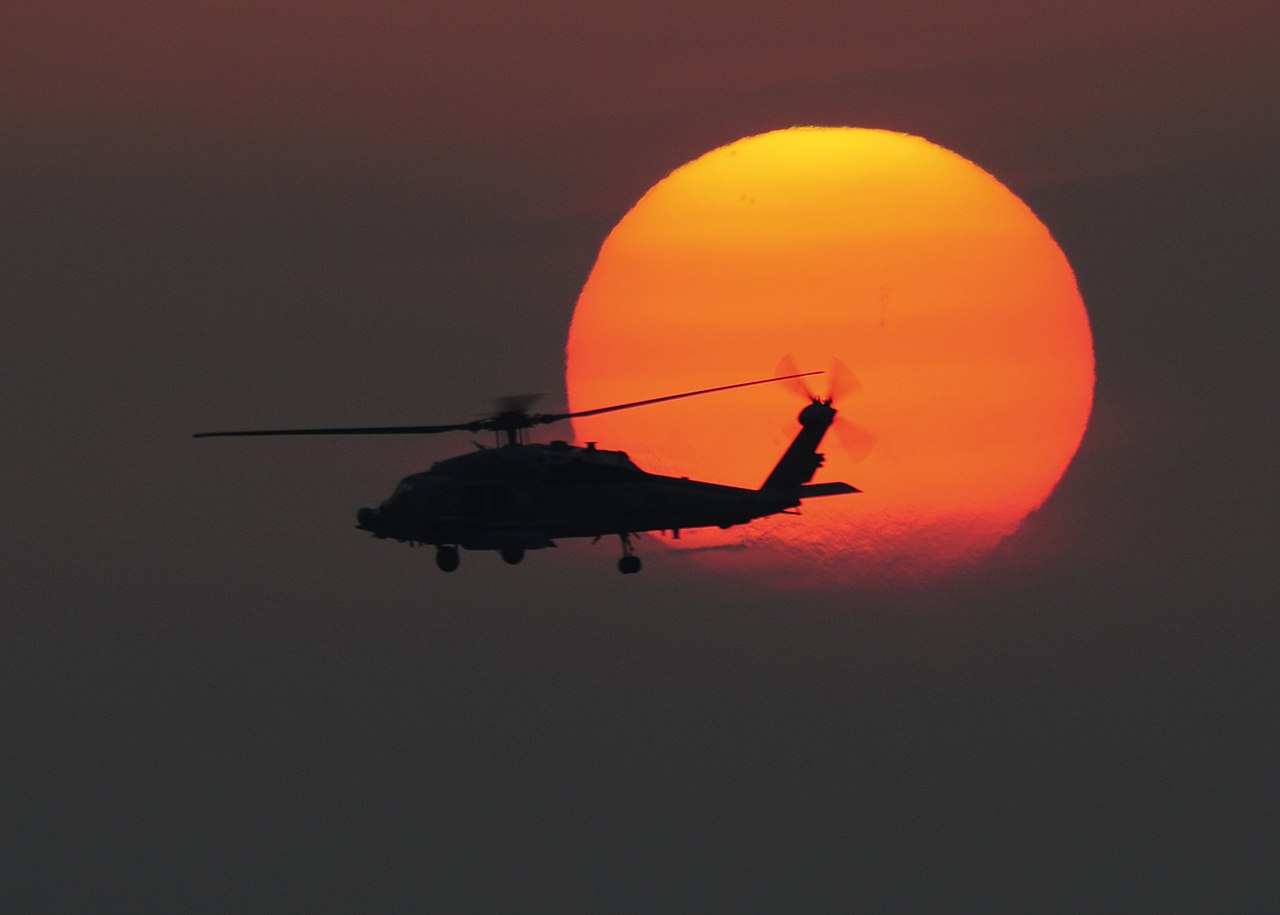 message-editor%2F1561503039457-1280px-a_sea_hawk_helicopter_at_sunset._8701366289.jpg