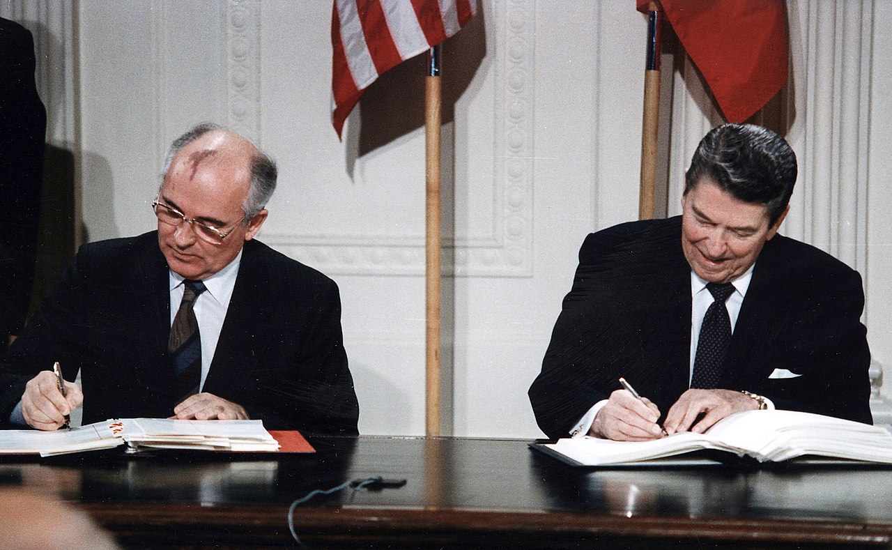 message-editor%2F1566253592090-1280px-reagan_and_gorbachev_signing.jpg