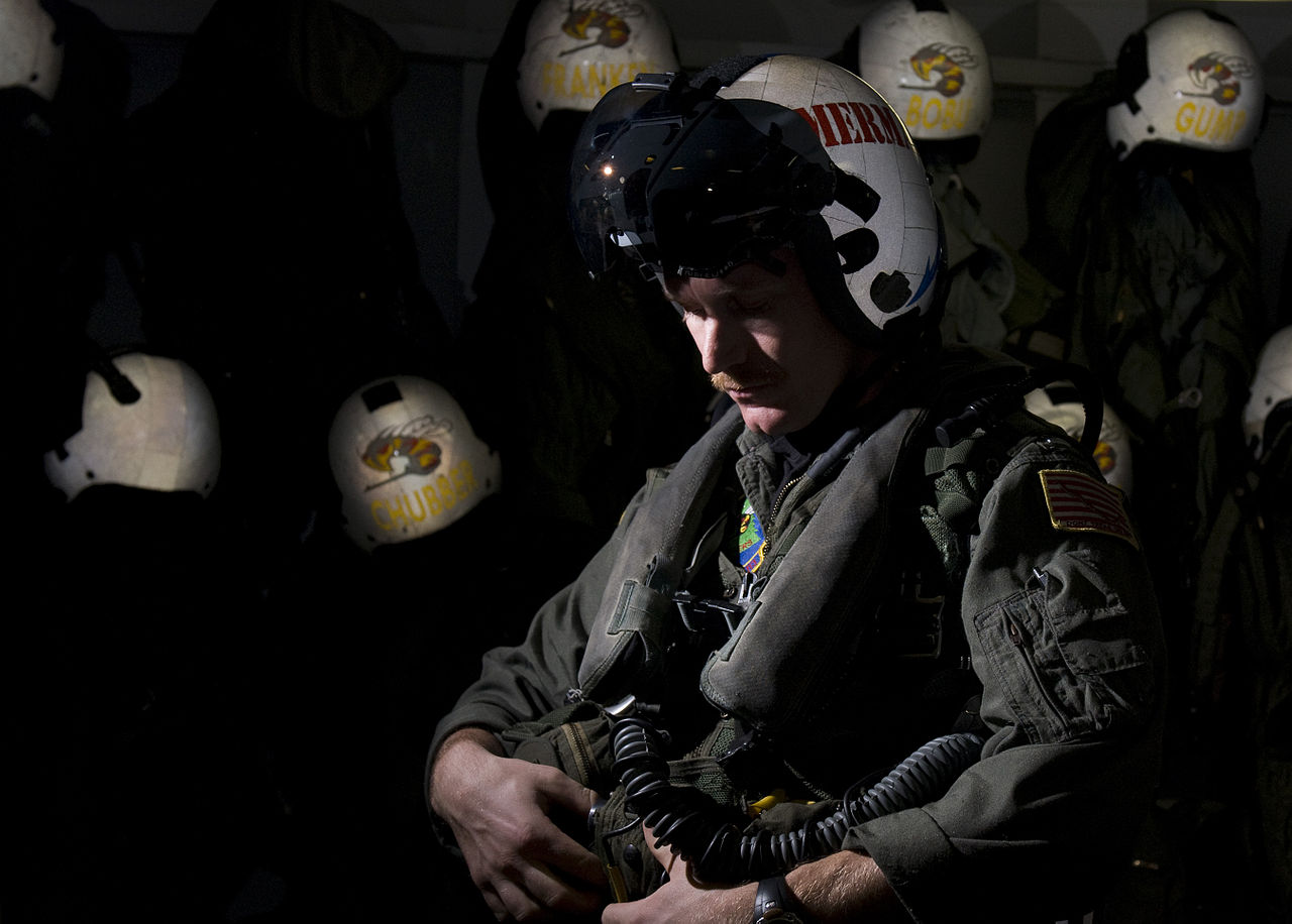 message-editor%2F1571738258016-1280px-us_navy_111217-n-tz605-051_lt._robert_blackwood_assigned_to_strike_fighter_squadron_vfa_113_puts_on_his_flight_suit_in_the_squadrons_paraloft.jpg