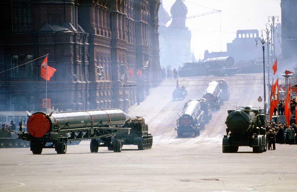 message-editor%2F1608064111166-1024px-missile_parade_moscow_1964.jpg