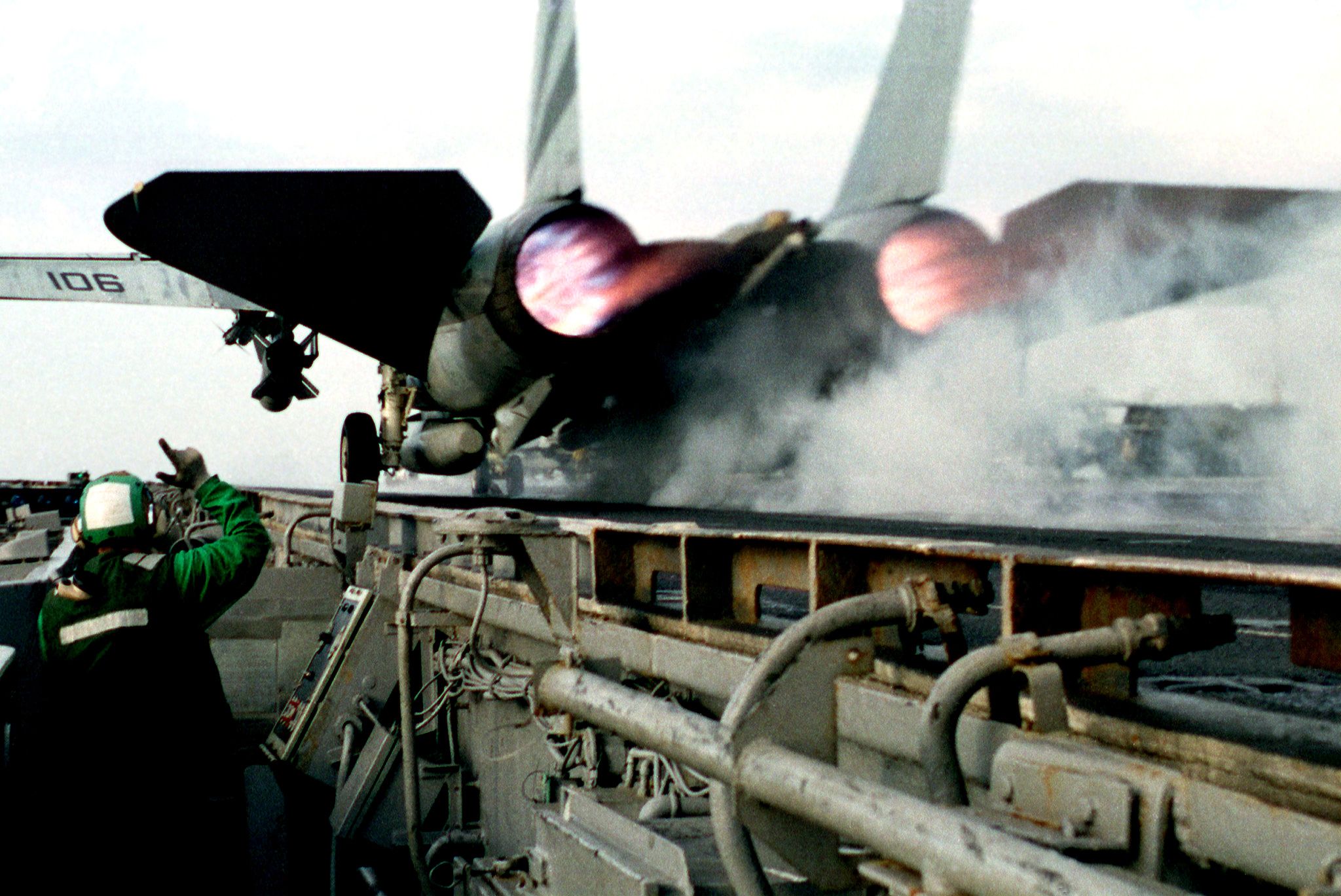 message-editor%2F1608573723254-an-f14-tomcat-takes-off-from-the-uss-independence-news-photo-612557510-1556851903.jpg