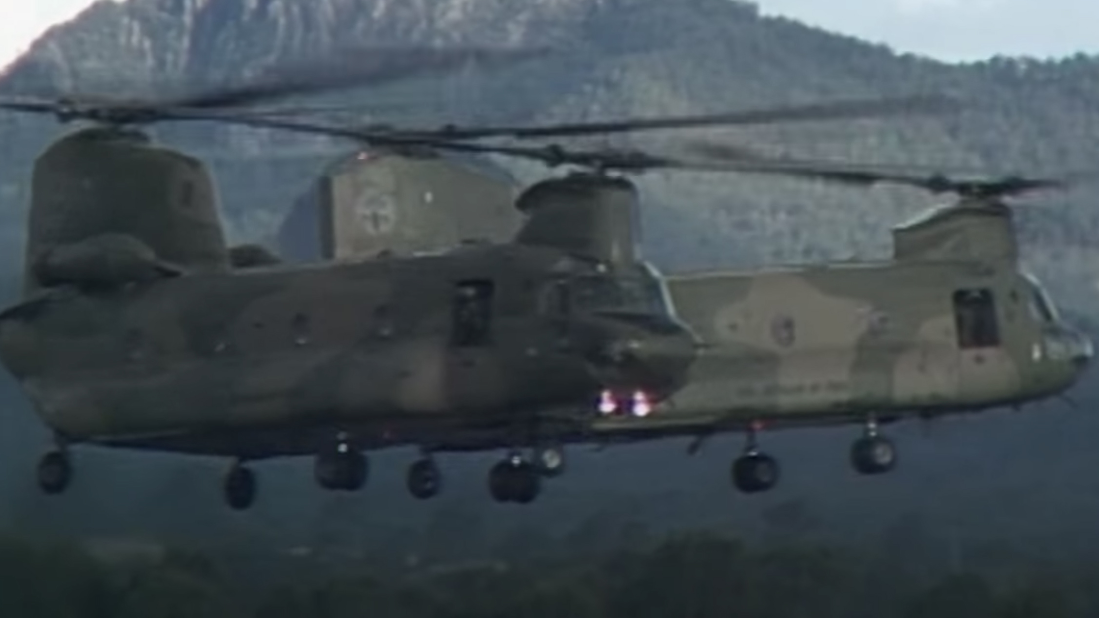 message-editor%2F1616794436104-closeformationaustralianch-47chinook.jpg