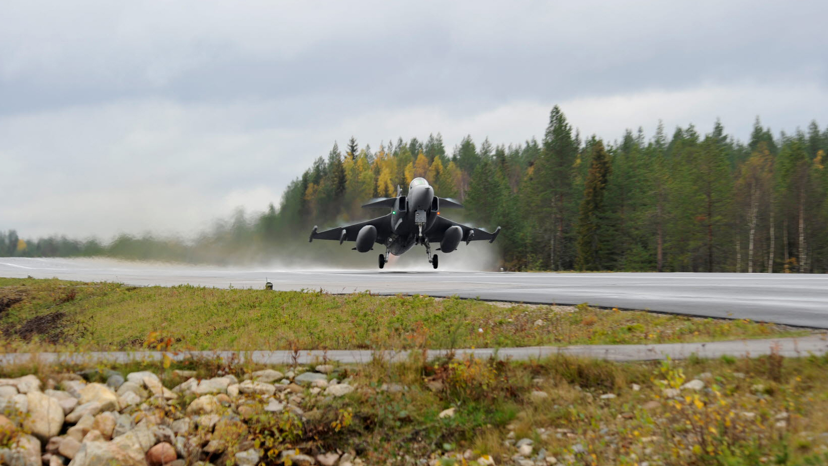 message-editor%2F1617129315125-swedishairforcegripenhighway.jpg