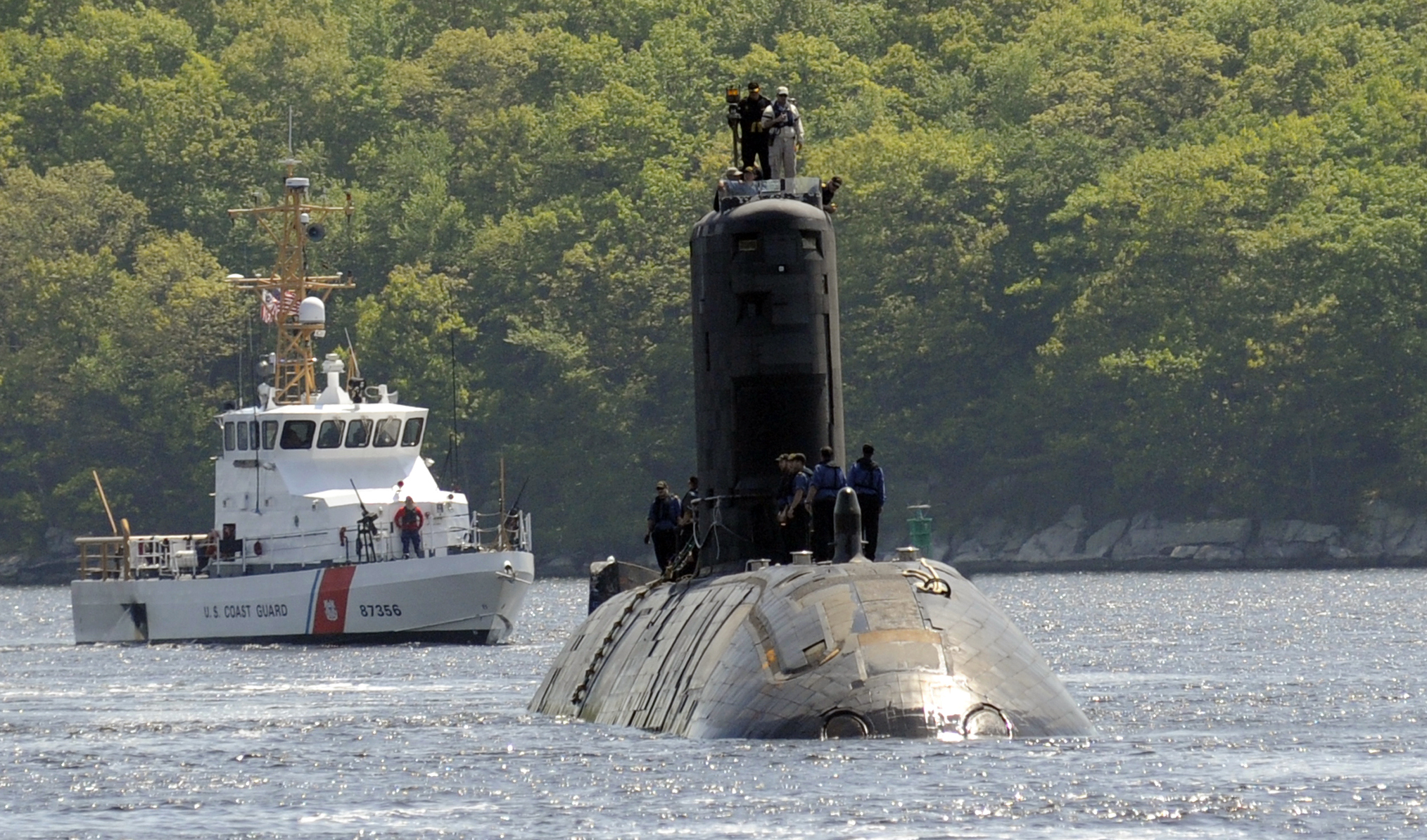 message-editor%2F1623687622318-us_navy_090515-n-8467n-002_the_canadian_navy_victoria-class_long-range_patrol_submarine_hmcs_corner_brook_ssk_878_pulls_into_submarine_base_new_london_for_a_five-day_port_visit.jpg