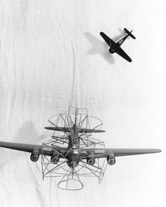 message-editor%2F1625766993406-bundesarchiv_bild_101i-657-6304-24_luftwaffe_modelle_eines_bombers_und_jagers.jpg