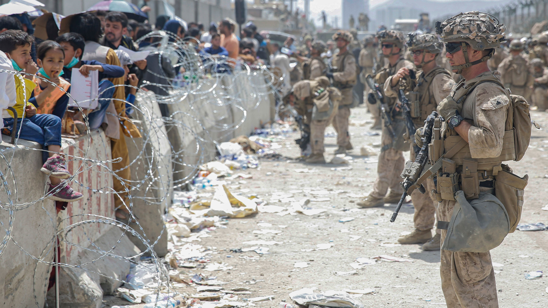 message-editor%2F1629739458204-marines-afghans-airport-kabul.jpg