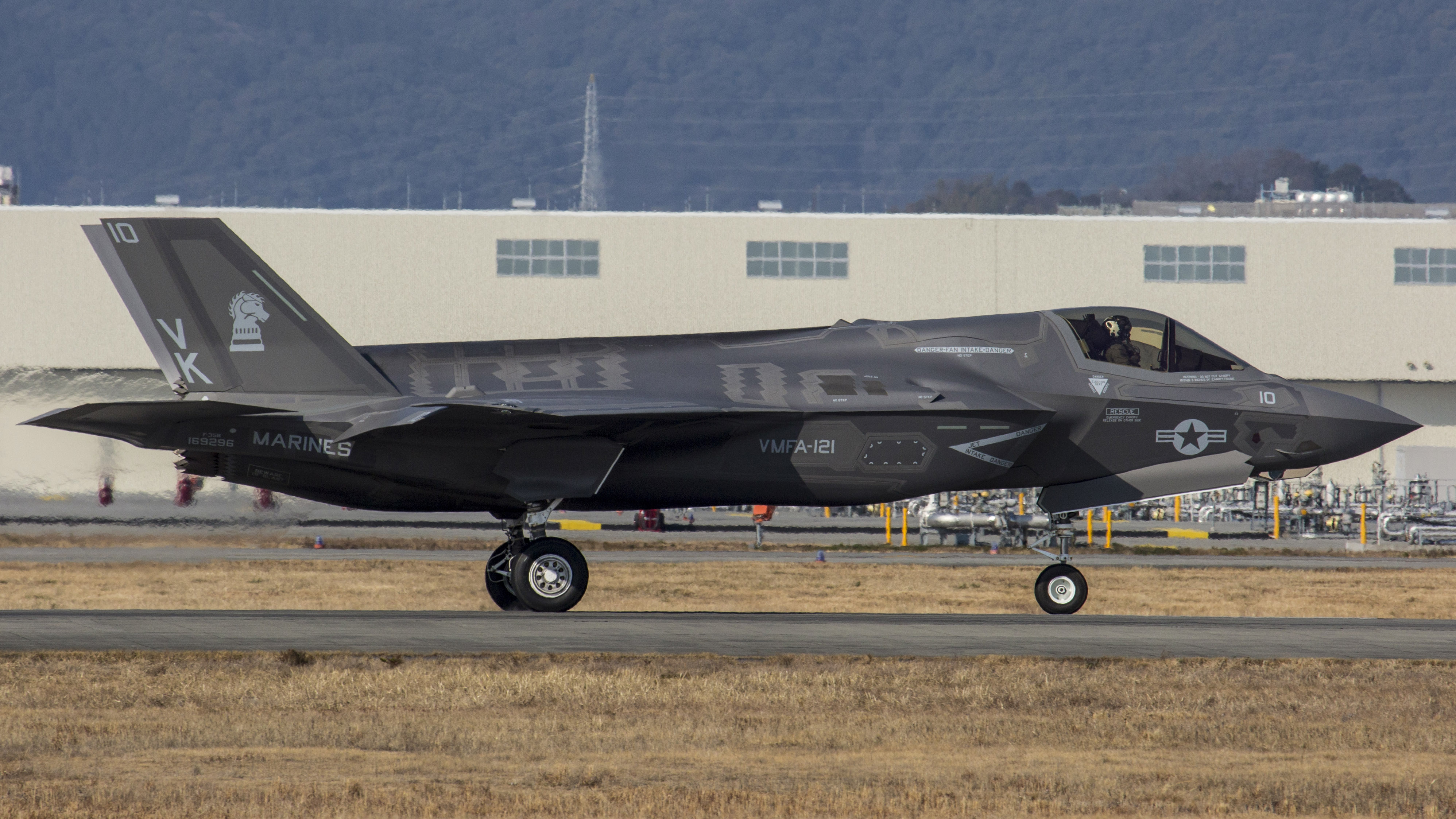 message-editor%2F1633103574592-vmfa-121_f-35b_iwakuni.jpg