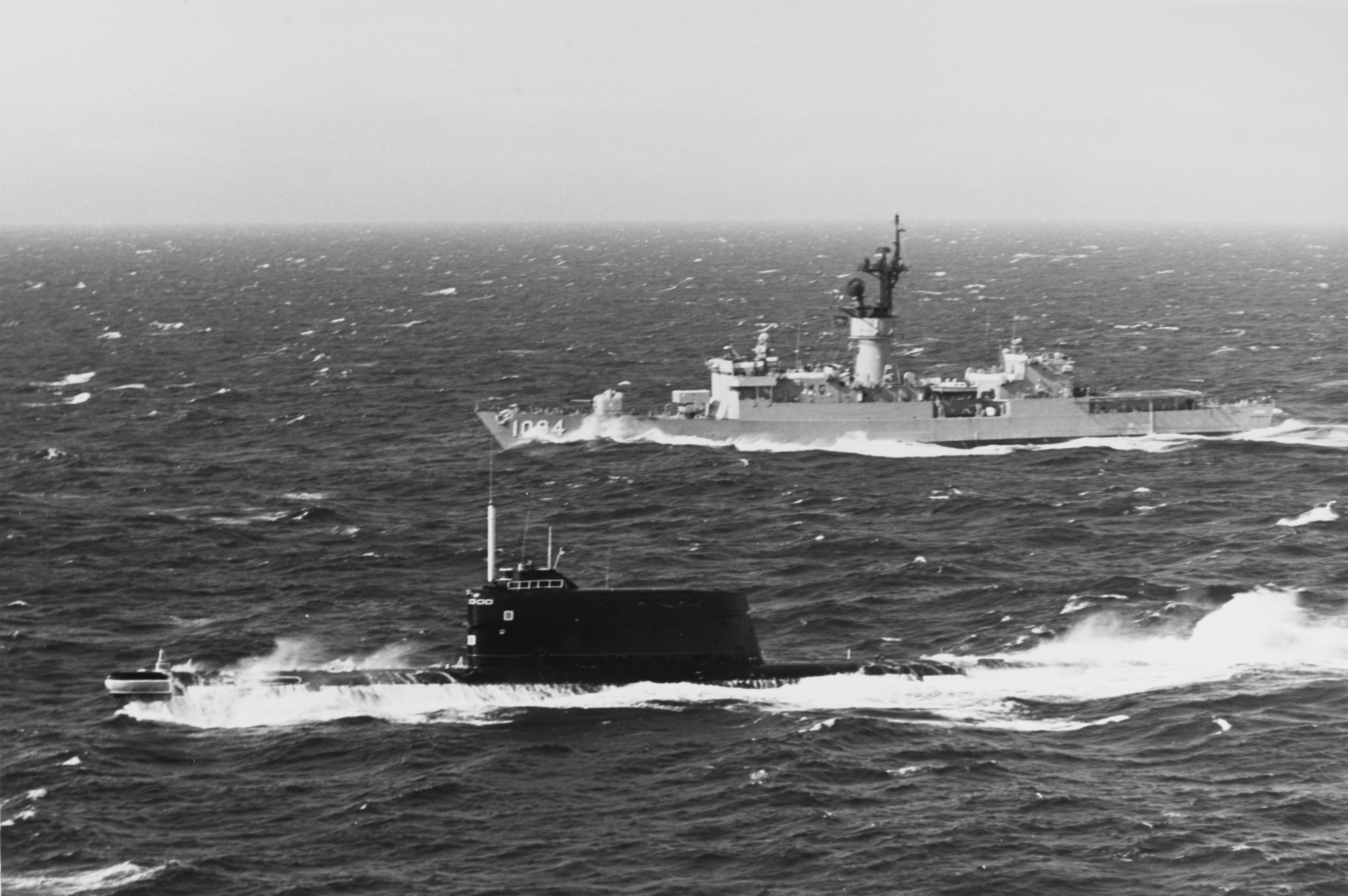 message-editor%2F1642696149099-soviet_golf_ii-class_submarine_and_uss_pharris_ff-1094_underway_off_copenhagen_in_february_1978.jpg