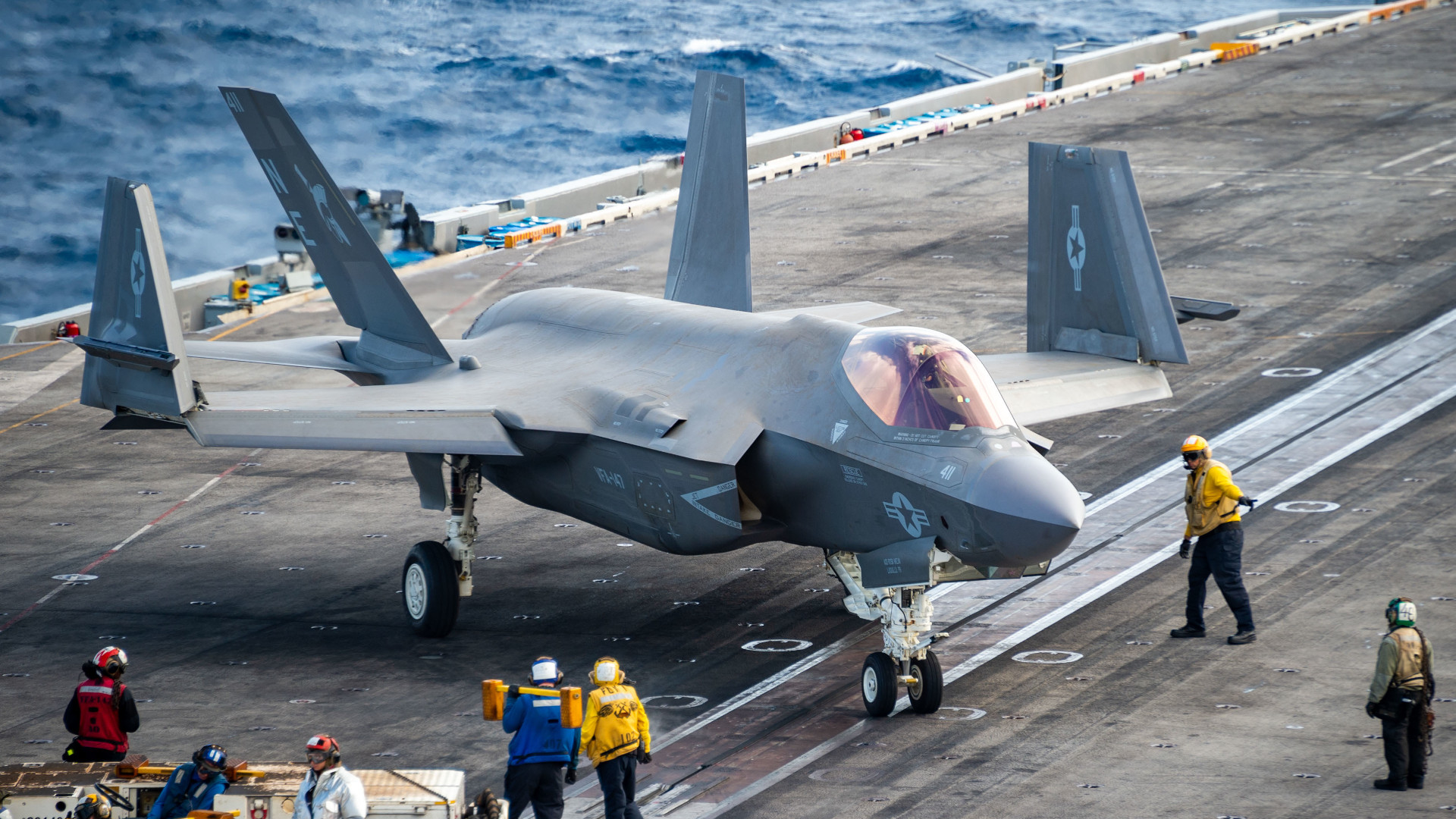 message-editor%2F1643058129676-f-35-deck-carl-vinson.jpg