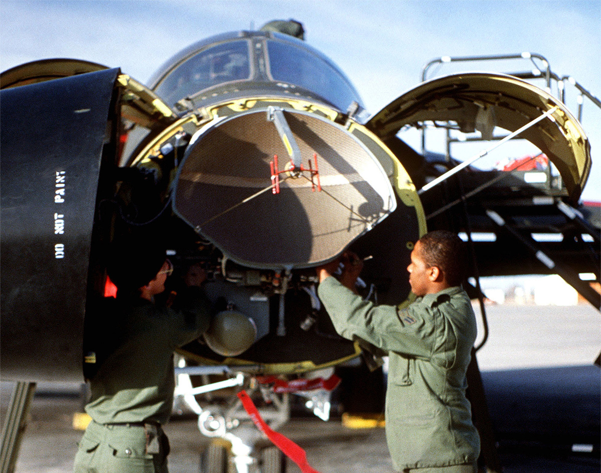 apq-130_radar_of_f-111d_at_cannon_afb_1984.jpg