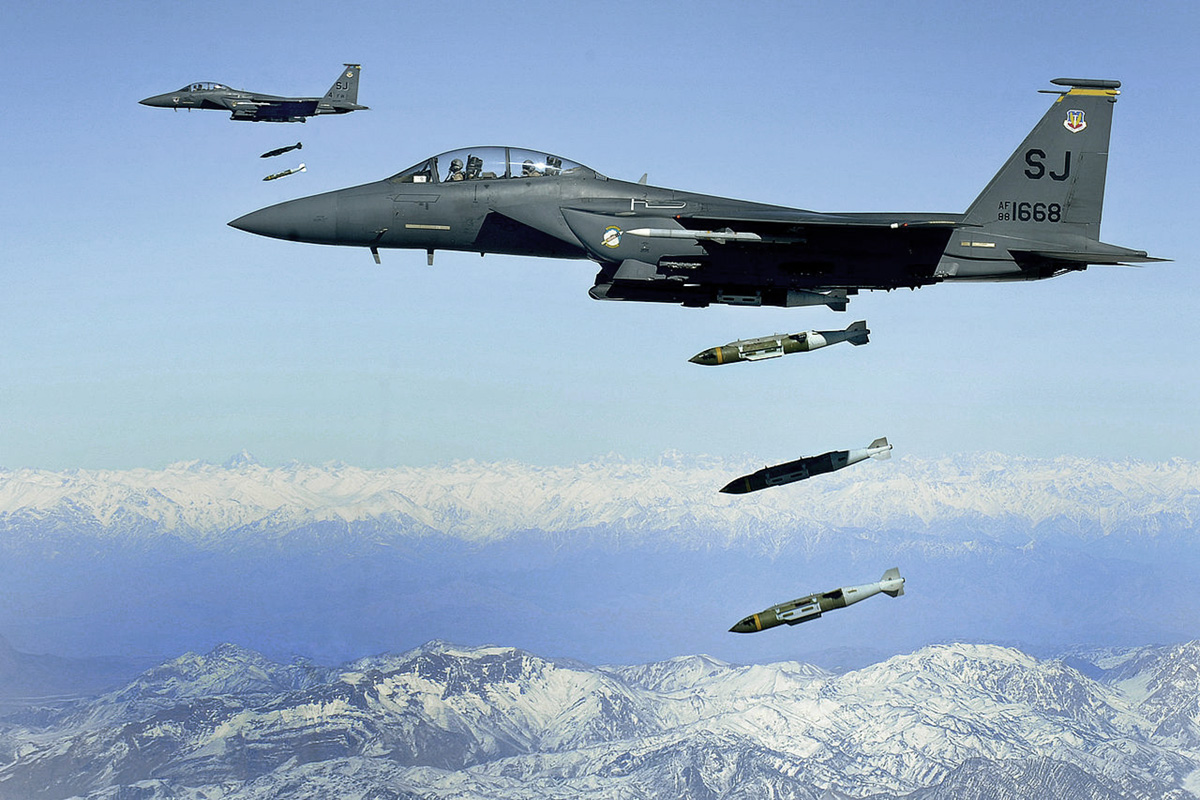 f-15e_drops_2000-pound_munitions_afghanistan_2009.jpg