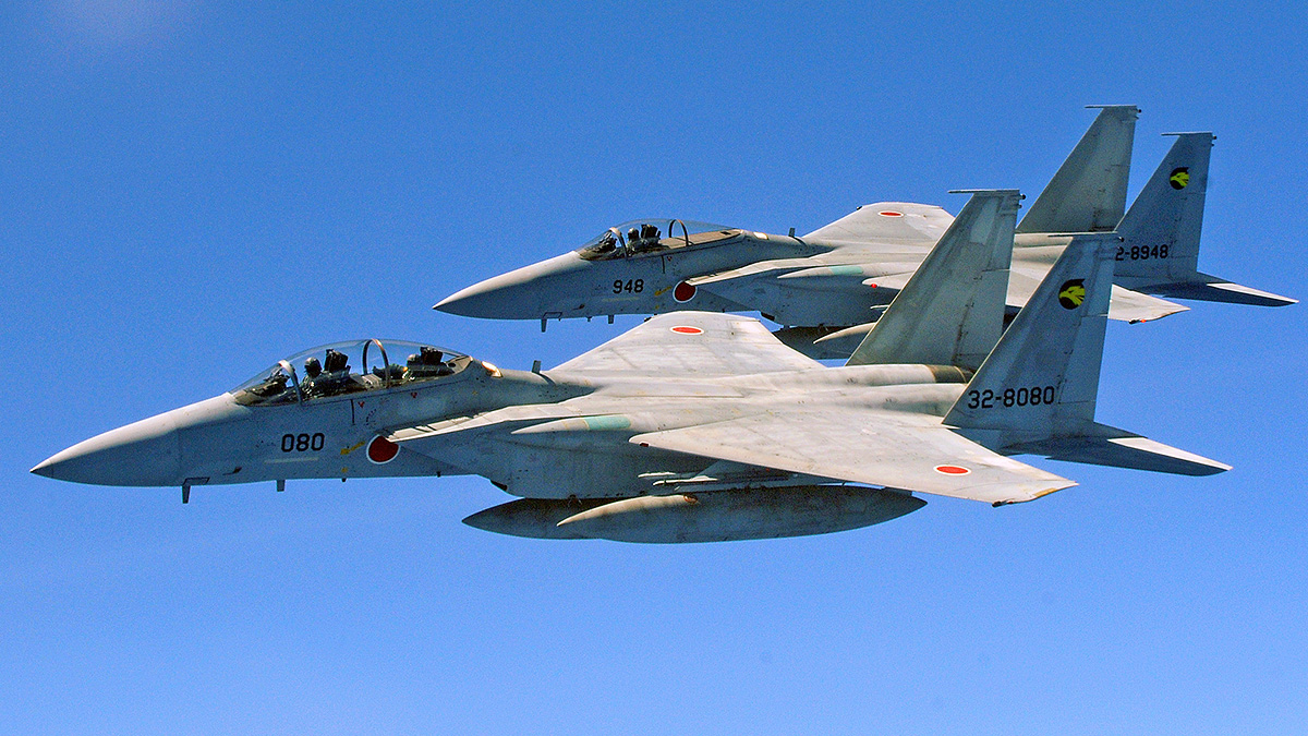 two_japan_air_self_defense_force_f-15_jets.jpg