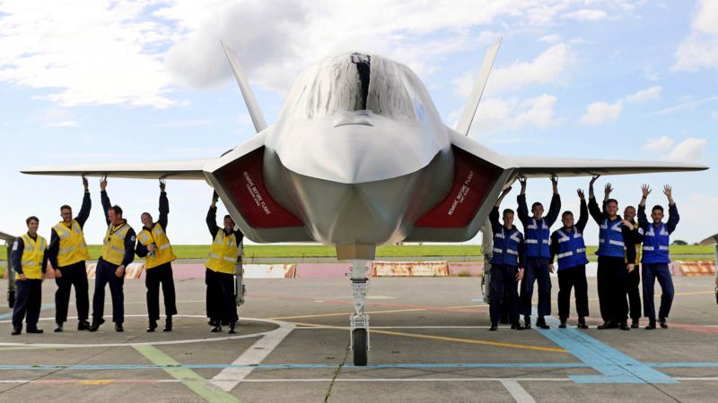 Deck Crews for Royal Navy’s New Carrier Train With These “Faux” F-35s